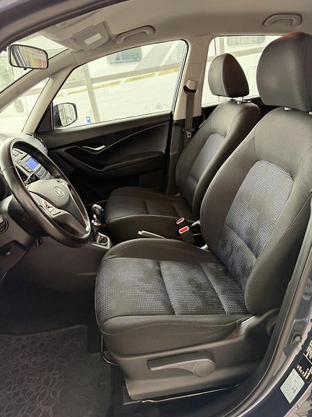 Hyundai ix20 (2016) 1.4I 66kW Trikolor Essential - fotka 10 z 20