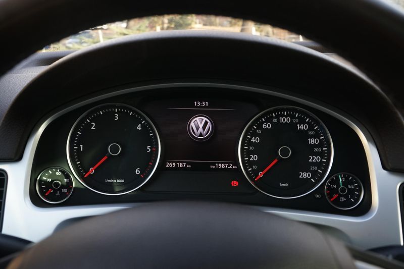 Volkswagen Touareg 180kW Pano 360 Matrix AdTempom - fotka 22 z 39