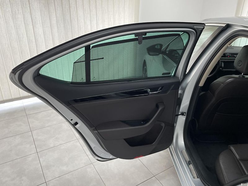 Škoda Superb 2.0 TDi 110 kw REZERVACE - fotka 21 z 33