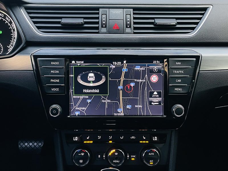 Škoda Superb 2.0TDI DSG TAŽNÉ NEZÁVISLE TOP - fotka 41 z 53
