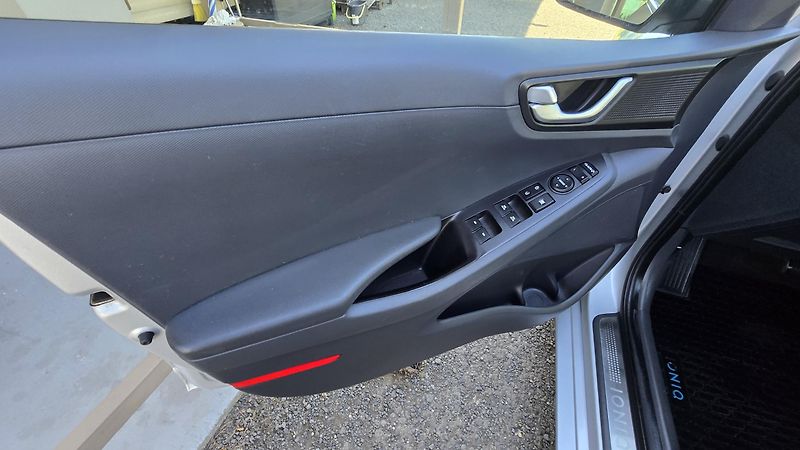 Hyundai Ioniq ELECTRIC DRIVE 88KW STYLE  - fotka 31 z 48