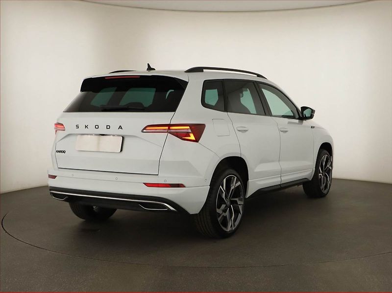 Škoda Karoq (2025) 1.5 TSI, Sportline, Navigace - fotka 5 z 17