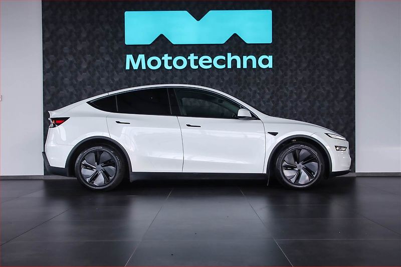 Tesla Model Y (2025) Long Range AWD 79kWh - fotka 6 z 26