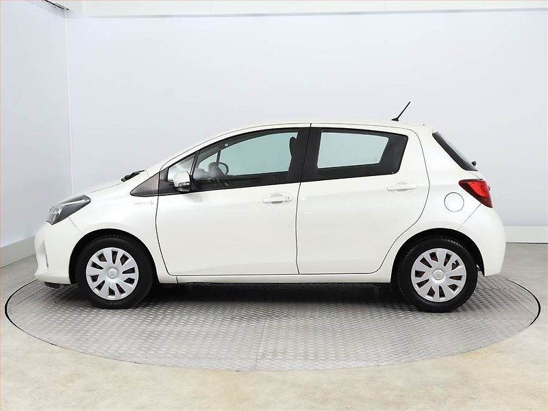 Toyota Yaris (2015) 1.5 Hybrid, Automat, Navi - fotka 3 z 17