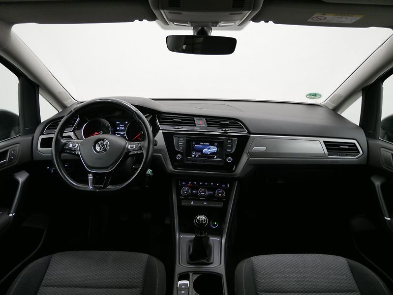 Volkswagen Touran - fotka 5 z 26