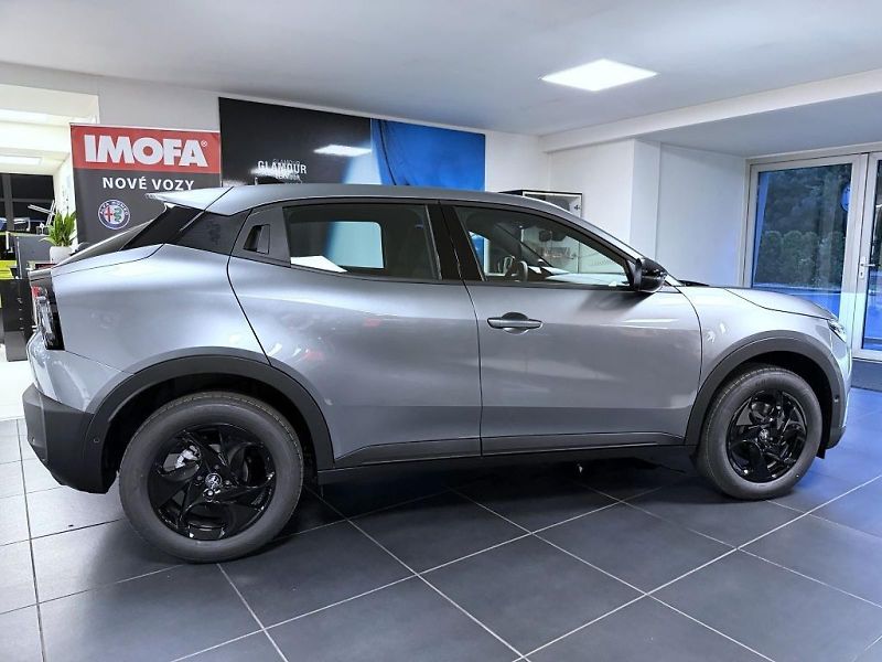 Alfa Romeo Junior (2026) Ibrida 1.2 Turbo Hybrid 145k * - fotka 4 z 16