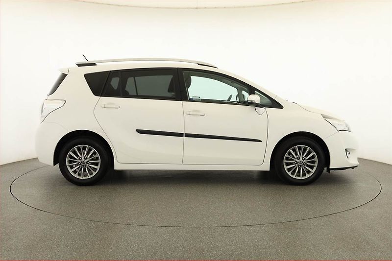 Toyota Verso (2015) 1.8 Valvematic, Serv.kniha - fotka 6 z 16