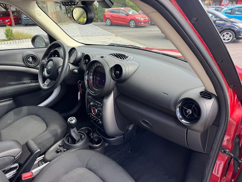 Mini Countryman (2015) 1,6 D 82 Kw - fotka 26 z 33