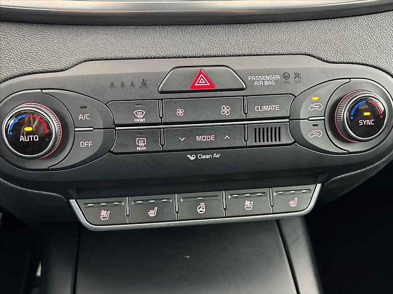 Kia Sorento Exclusive 6AT 4x4 2,2 CRDi - fotka 17 z 42