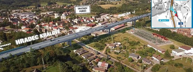 Kvůli stavbě dálnice D11 zbourali dělníci dům v Náchodské ulici v Trutnově Poříčí.