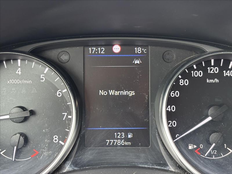 Nissan Qashqai 1,3 DIG-T Acenta VÝHŘEV KAMERA - fotka 33 z 37