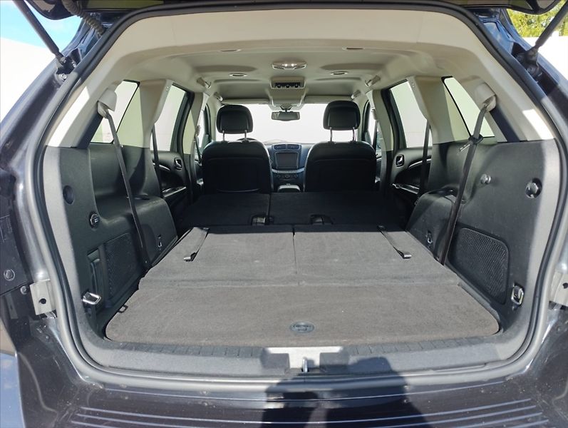 Fiat Freemont 2,0 MULTIJET 7MÍST 4x4 AT NAVI - fotka 37 z 41