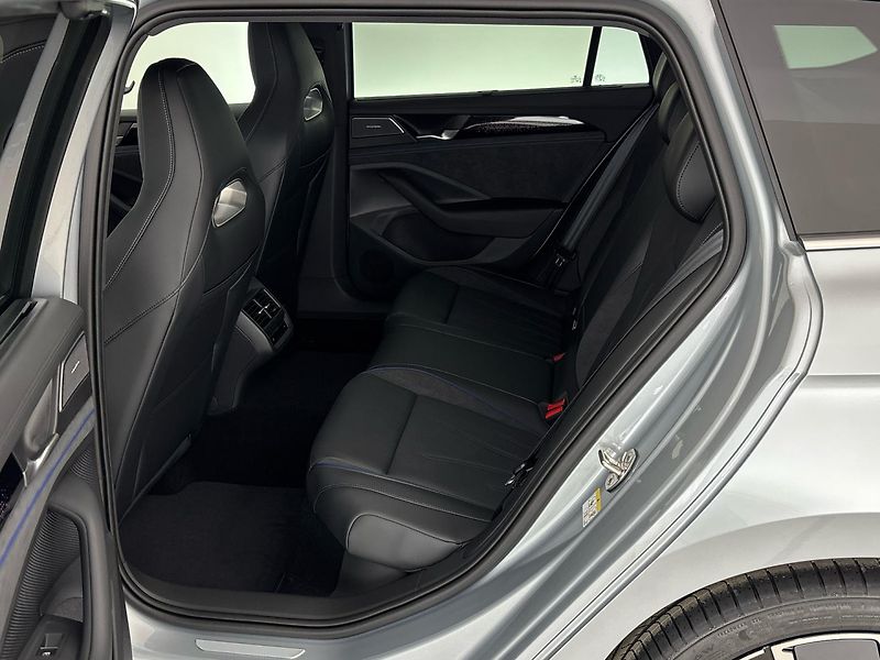 Volkswagen Passat (2025) R-Line People - fotka 8 z 31
