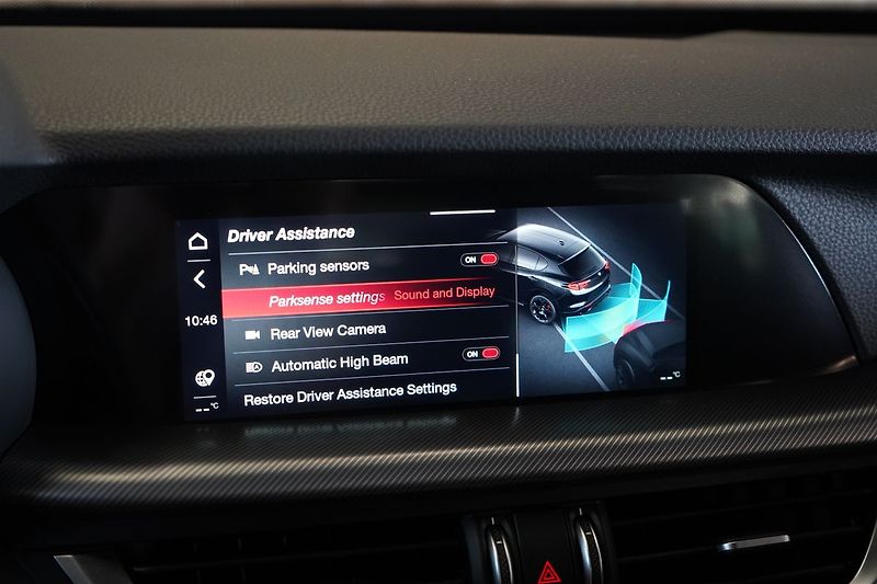 Alfa Romeo Stelvio 2.2 Diesel Q4 154kW (210k) - fotka 31 z 44