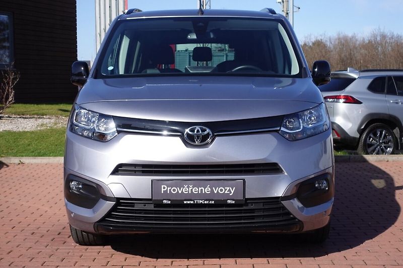 Toyota ProAce City Verso 1.5 D4-D 130 - 8 AT Family 7S - fotka 2 z 33
