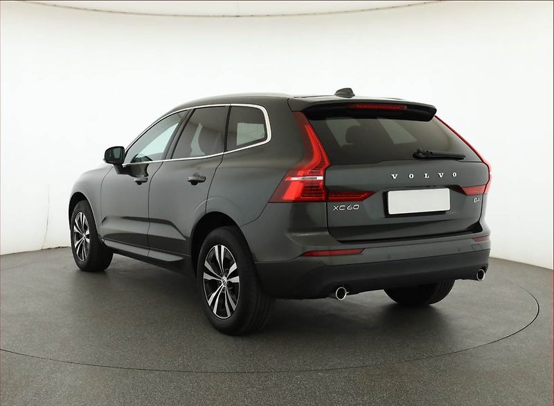 Volvo XC60 (2021) B4 AWD, 4X4,Automat,MHEV,45TKM - fotka 4 z 18