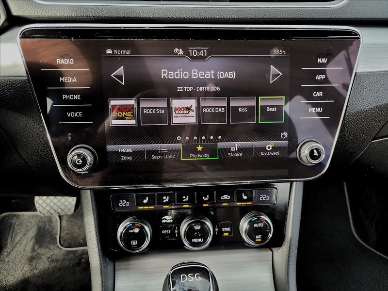 Škoda Superb 1,4 TSI,PHEV,DSG,LED,NAVI,VÝHŘ - fotka 27 z 47
