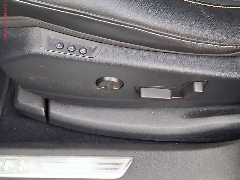Opel Grandland X (2021) 1.2T, Ultimate, AT, kůže - fotka 12 z 19