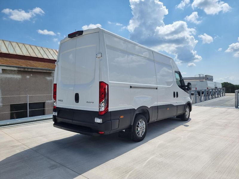 Iveco Daily (2026) 35S18HA8/automat/alu/navi/led - fotka 4 z 12