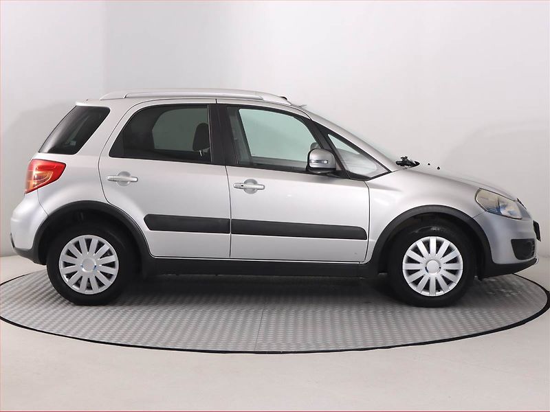 Suzuki SX4 (2013) 1.6 VVT, Serv.kniha - fotka 6 z 14