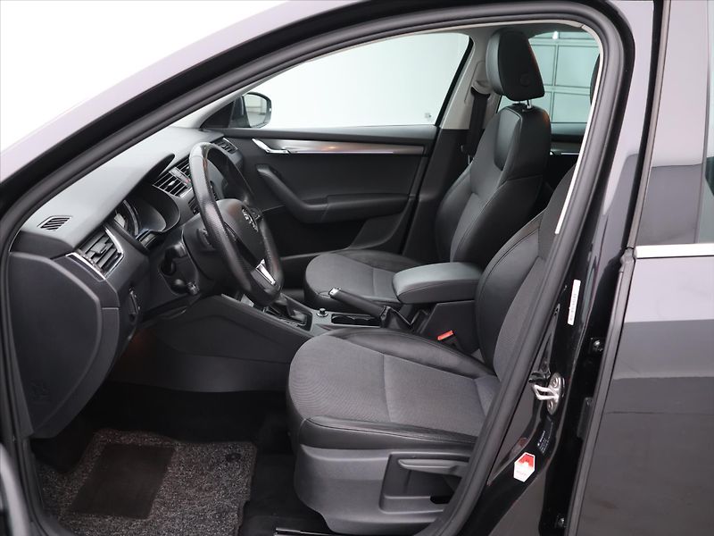 Škoda Octavia 2,0 TDI 110kW DSG Style LED - fotka 12 z 26