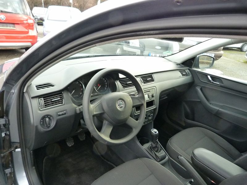 Škoda Rapid 1.2 Tsi 1 majitel, serviska - fotka 11 z 19