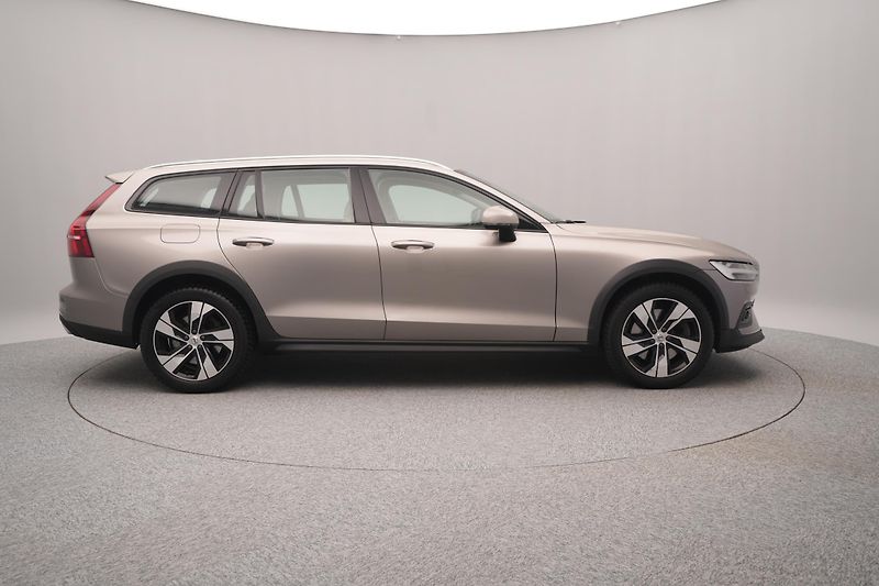 Volvo V60 CC D4 AWD MOMENTUM POLESTAR  - fotka 11 z 40