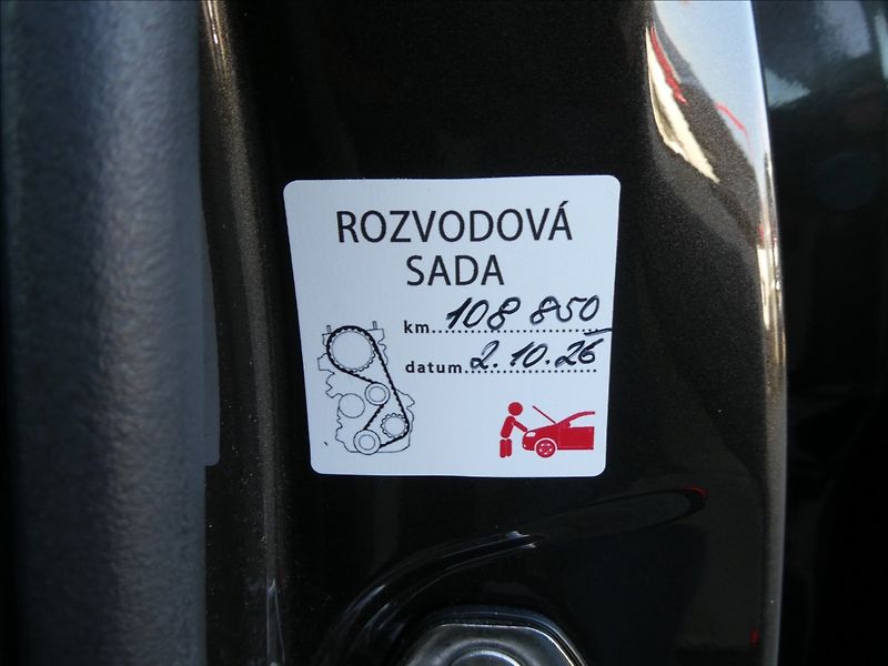 Volkswagen Sharan 2,0 TDi HIGHLINE, rezervace - fotka 40 z 50