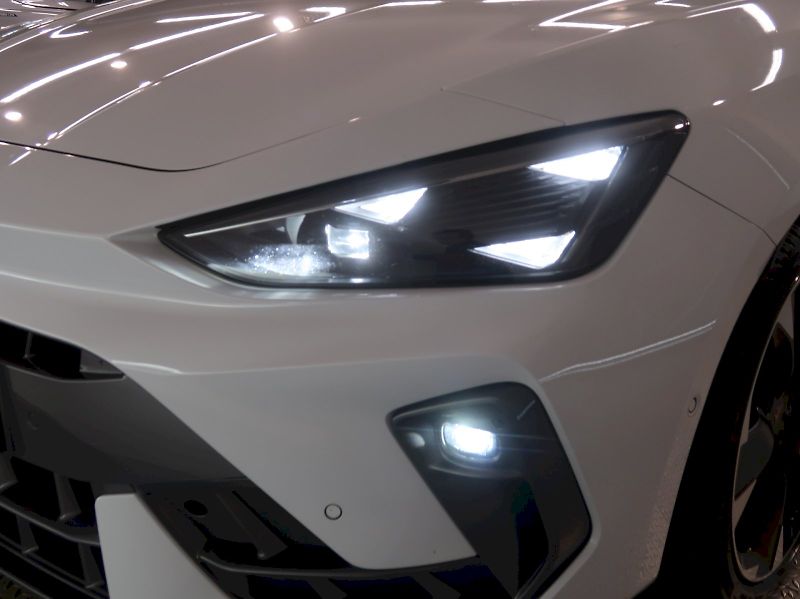 Cupra Leon (2025) ST 1.5 eTSI 110KW DSG - fotka 10 z 43