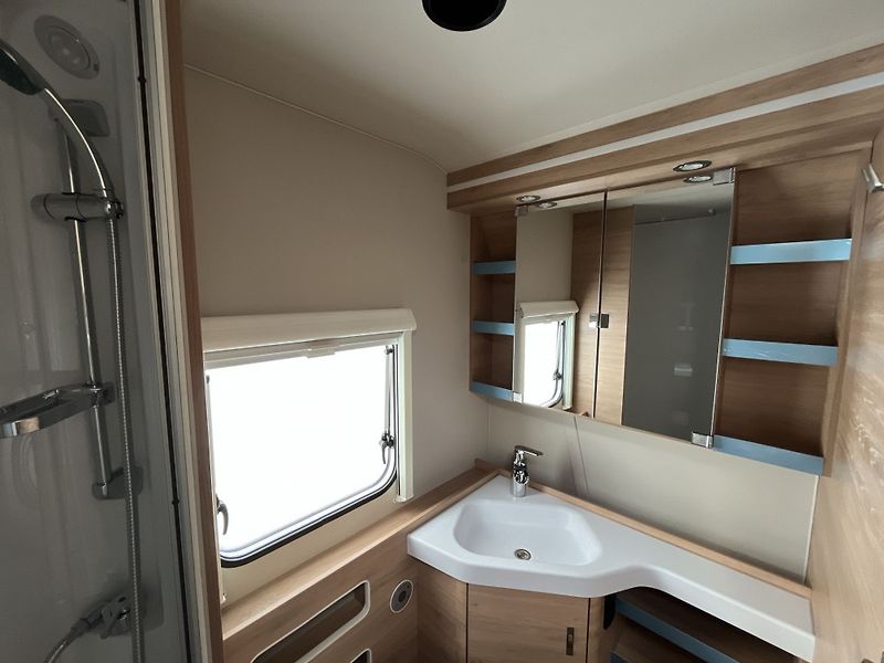 Knaus (2027) Südwind 580 QS BLACK SELECTION - fotka 19 z 21