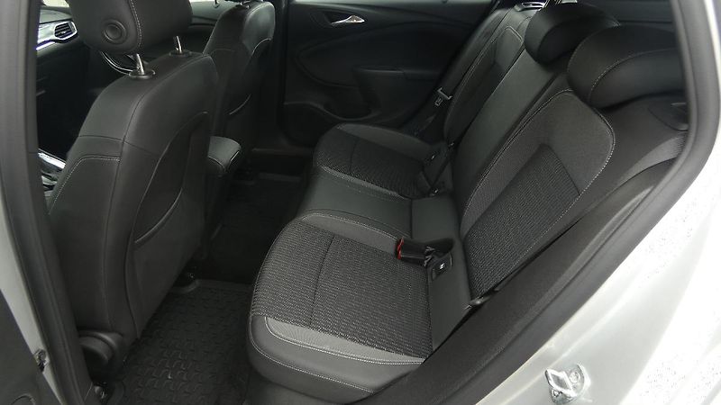 Opel Astra 1.5 CDTi 90kW Elegance ST S/S - fotka 19 z 22