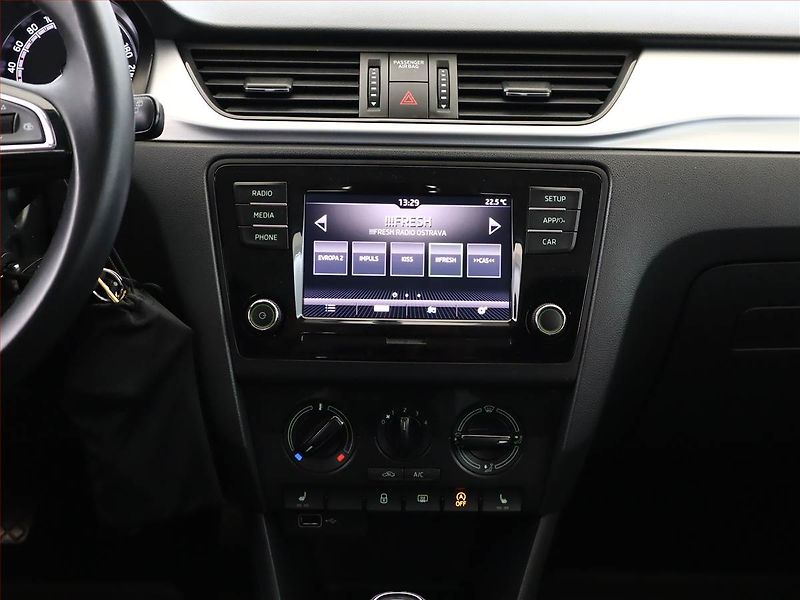 Škoda Rapid (2019) Spaceback 1.0 TSI, Serv.kniha - fotka 10 z 15