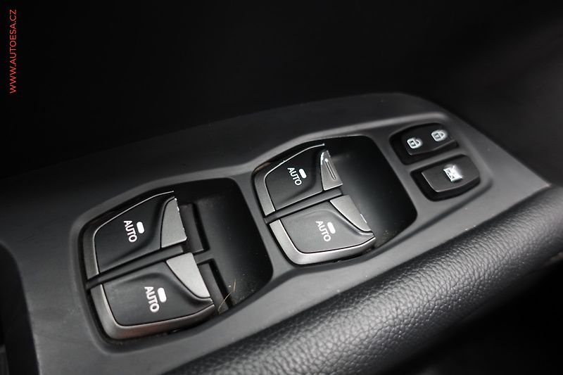 Hyundai Santa Fe (2016) 2.2CRDi 4x4, ČR, Premium, AT - fotka 16 z 26