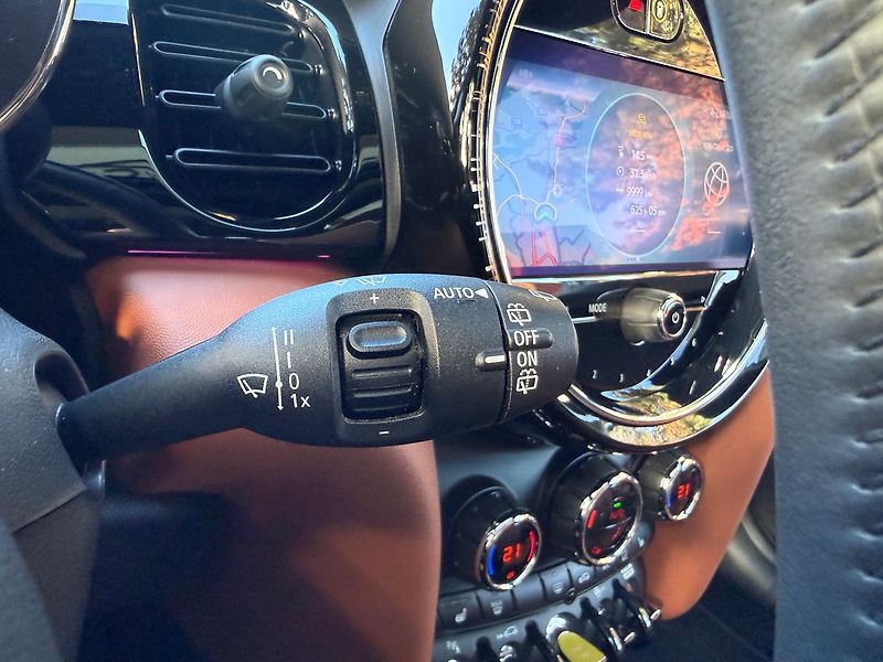 Mini Cooper SE 135kW H&K REZERVACE - fotka 27 z 35