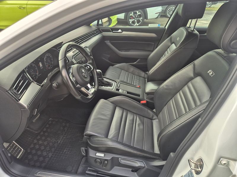 Volkswagen Passat Variant 2,0 BiTDI 176 kW R-lin - fotka 9 z 26