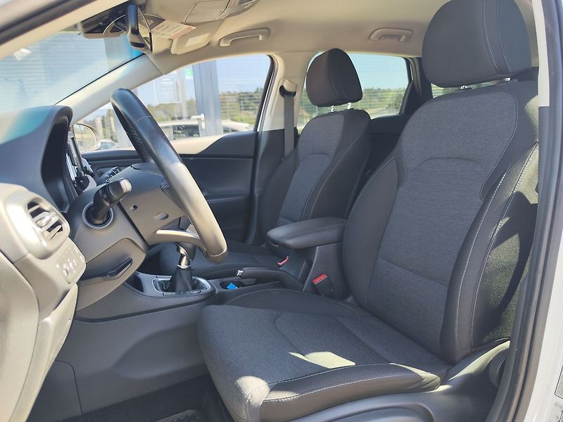 Hyundai i30 1.5 T-GDI/117kW Smart - fotka 15 z 32