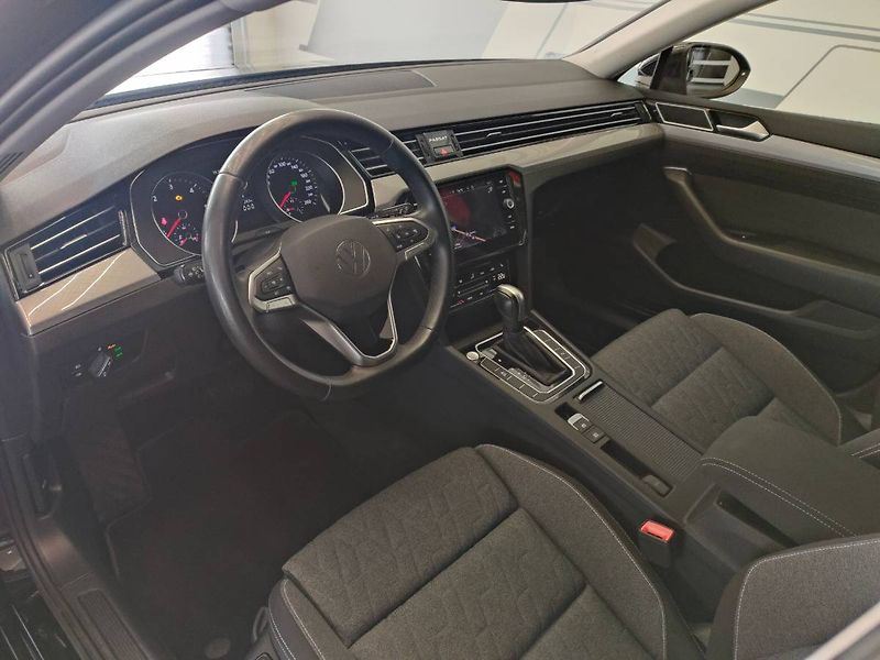 Volkswagen Passat Variant (2022) 2.0 TDI (110kW/150k) DSG, Busi - fotka 6 z 27