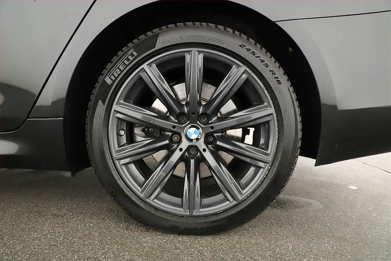 BMW Řada 5 (2020) 520d xDrive - fotka 21 z 21