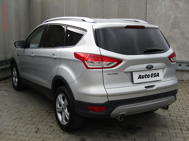 Ford Kuga (2015) 2.0 TDCi 4x4, Titanium - fotka 6 z 21