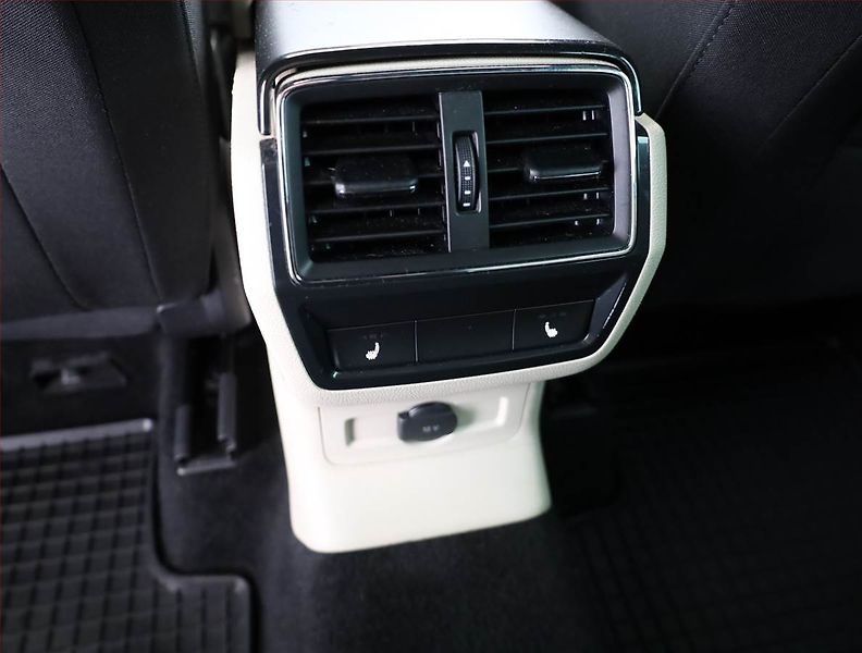 Škoda Karoq (2020) Style 1.6 TDI - fotka 18 z 20