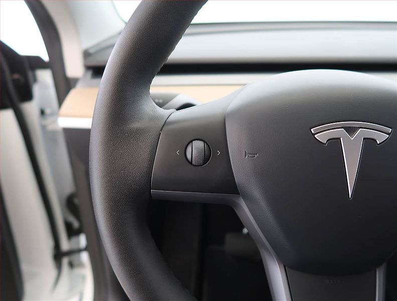 Tesla Model Y (2023) Long Range AWD 79kWh, SoH 93% - fotka 28 z 33