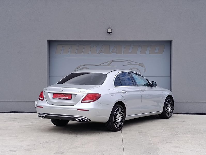 Mercedes-Benz Třídy E 220d 143kW 4MATIC ČR  - fotka 5 z 34