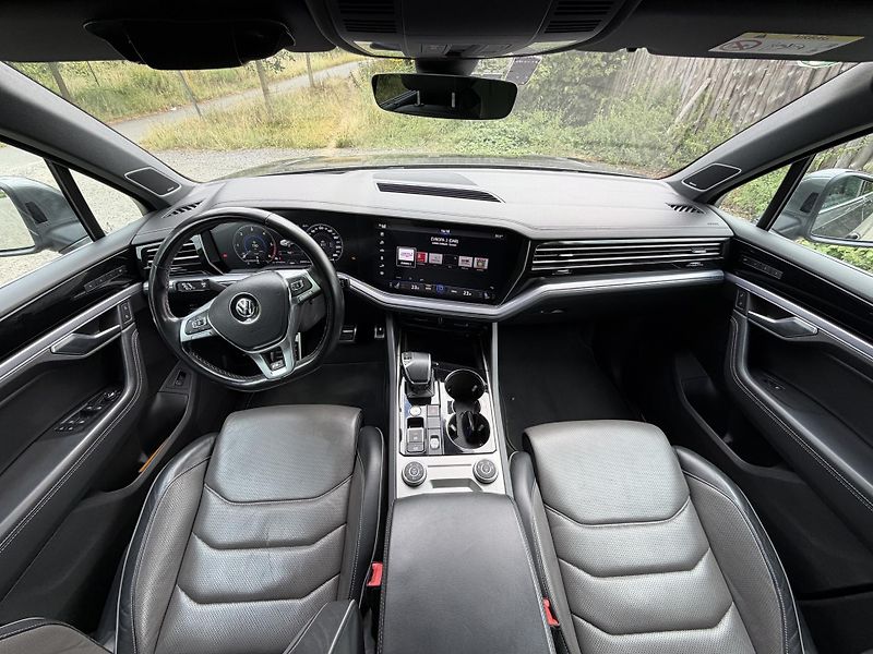 Volkswagen Touareg (2019) Velmi pěkný stav - fotka 14 z 33