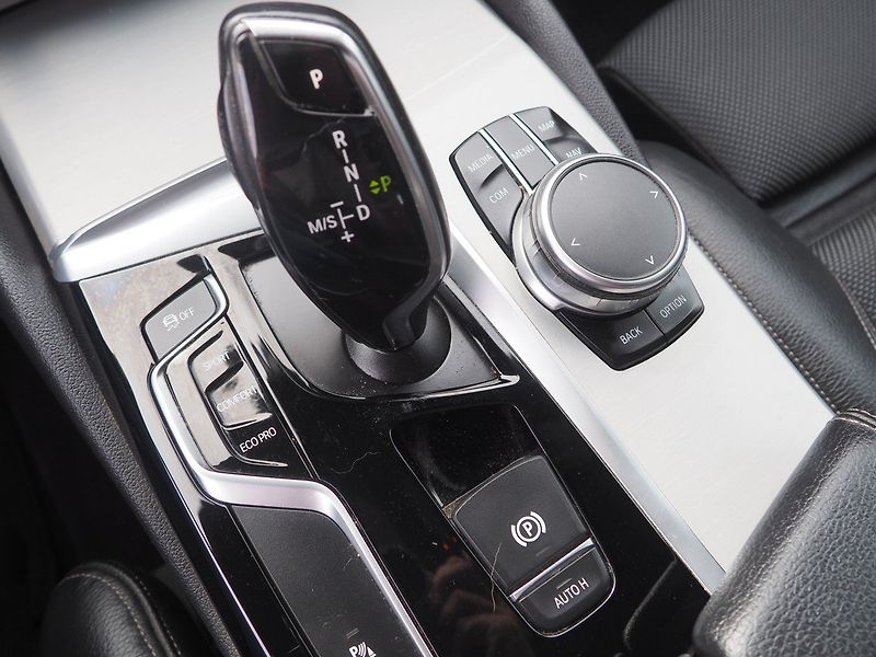 BMW Řada 5 (2017) 3.0d xDrive, 195 kW - fotka 33 z 38