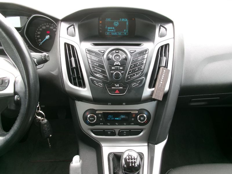 Ford Focus (2014) 1,0 ECOBOOST AC BT TEMP - fotka 21 z 24