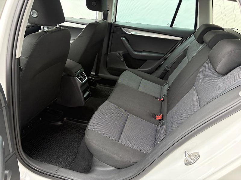 Škoda Octavia Combi 1.6 TDI ACTIVE Plus  81 - fotka 17 z 25