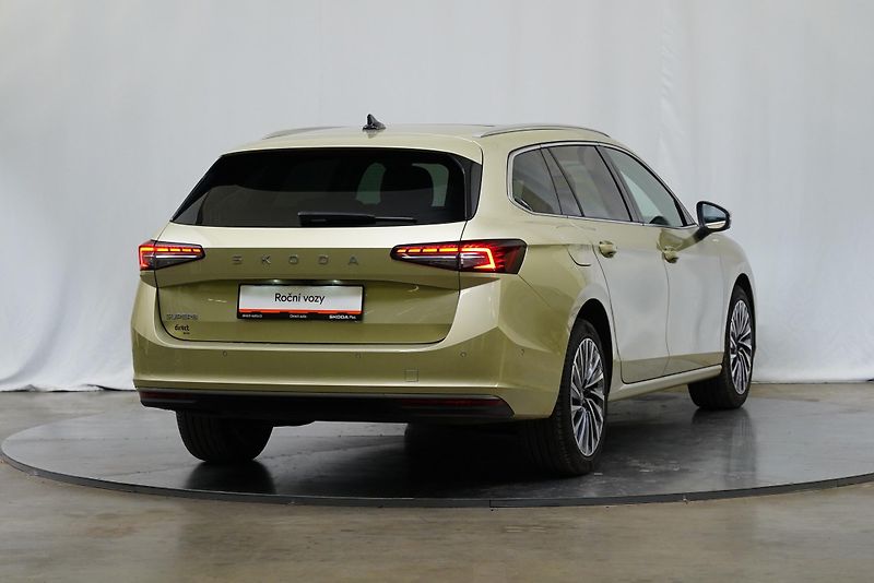Škoda Superb - fotka 2 z 30