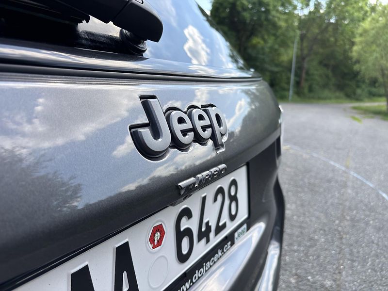 Jeep Compass (2022)  1.3 T-GDI Servis Knih 80th ČR - fotka 27 z 42