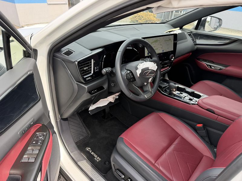 Lexus NX 350h 140kW HEAD-UP - fotka 12 z 21