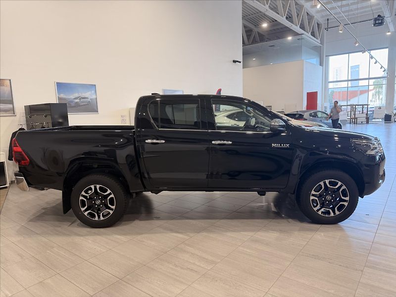 Toyota Hilux (2025) 2,8 Double Cab Executive  2.8L - fotka 6 z 11